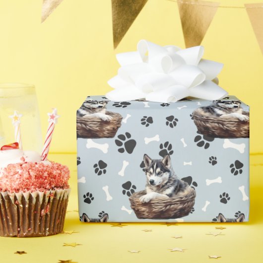 Siberische Husky Puppy in Basket Paw Print Cadeaupapier (Verjaardagsfeest)