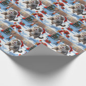 Siberische kat loopt in de sneeuw met kerst Pet Cadeaupapier (Hoek)