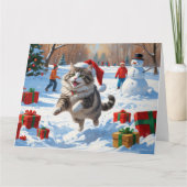 Siberische kat loopt in de sneeuw met kerst Pet Kaart (Voorkant)