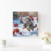 Siberische kat loopt in de sneeuw met kerst Pet Vierkante Klok (Huis)