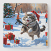Siberische kat loopt in de sneeuw met kerst Pet Vierkante Klok (Voorkant)