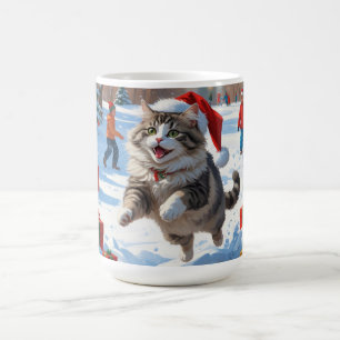 Siberische kat rent in de sneeuw met kerstmuts koffiemok