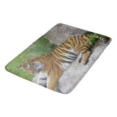 Siberische tijger die op een rots ligt badmat (Gekanteld)