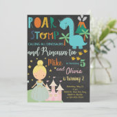 Siblings dinosaur en prinses verjaardagsdagsdaging kaart (Staand voorkant)