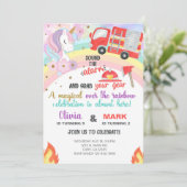 Siblings unicorn en brandweerwagen-verjaardagsuitn kaart (Staand voorkant)