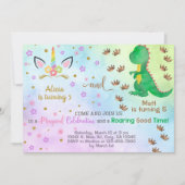 Siblings unicorn en dinosaurus verjaardagsuitnodig kaart (Voorkant)