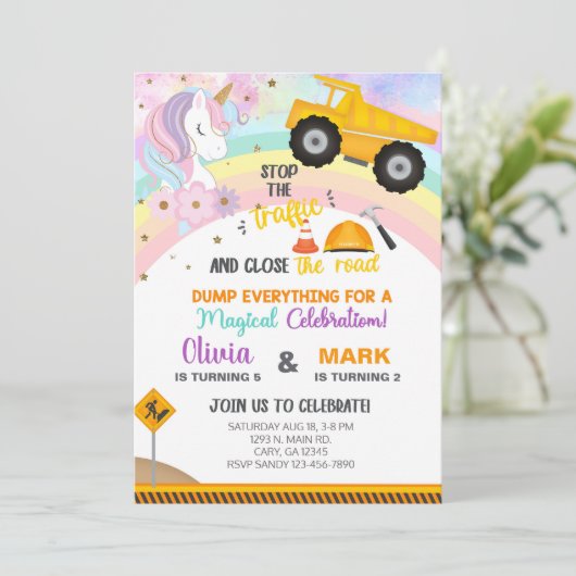 Siblings unicorn en dumptruck uitnodiging. kaart (Staand voorkant)