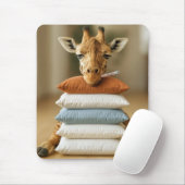 Sick Giraffe On Bed Pillow Stack Muismat (Met muis)