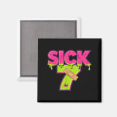 Sick Seven Meme Tee Six Seven Fun Wordplay Drip Magneet (Voorkant / Achterkant)