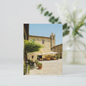 Sidewalk-café naast een kerk, Romanesque Briefkaart (Staand voorkant)