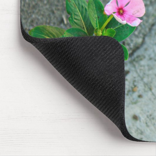 Sidewalk Crack Flower Muismat (Hoek)