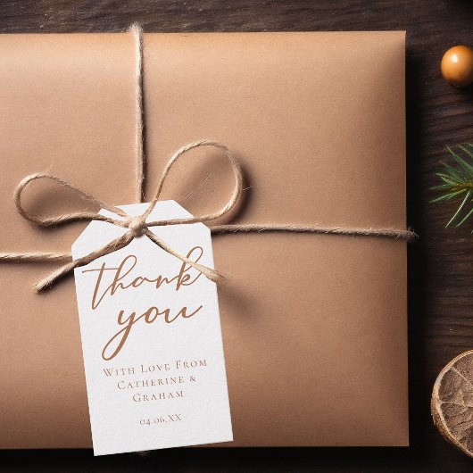 Sienna Brown Script minimalistische aangepaste bru Cadeaulabel