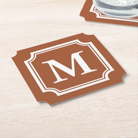 Sienna bruine elegante rand aangepaste monogram kartonnen onderzetters (Gekanteld)