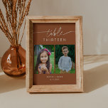 SIENNA Childhood Photos Table Number Kaart 5x7<br><div class="desc">Het Collectie van Sienna legt perfect de essentie vast van een bohemen-, rustige, westerne of woestijnfeest. Het collectie kenmerkt een modern manuscriptdoopvont die een aanraking van elegantie en verfijning aan de warme terracotta tinten leent die door het collectie worden gebruikt. Dit collectie is perfect voor iedereen die een gevoel van...</div>