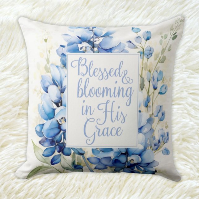 Sierkussen gezegend en bloeiend paascadeau (Throw Pillow Blessed and Blooming in His Grace Bluebonnet Floral Easter Gift nursery decor)