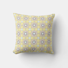 sierkussen met een geometrisch patroon