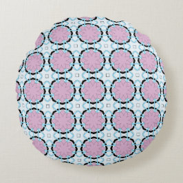 sierkussen met geometrisch patroon rond kussen