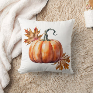 Sierkussen met pompoen en herfstbladeren