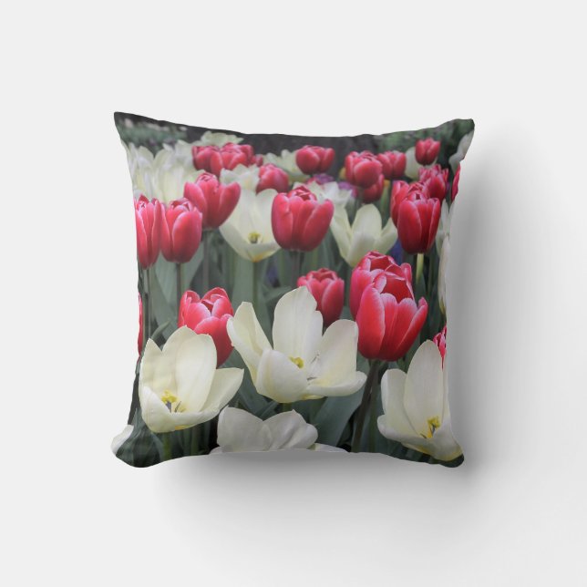 Sierkussen met rode en witte tulpen (Voorkant)