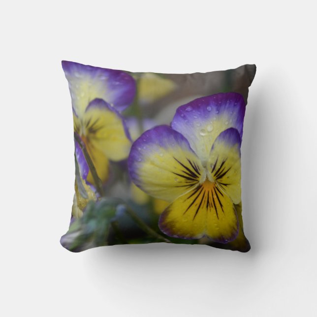 Sierkussen Paarse en gele bloemen (Voorkant)