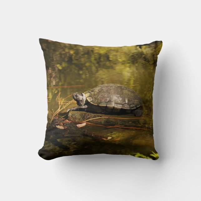 Sierkussen - Turtle on Log in Pond (Voorkant)