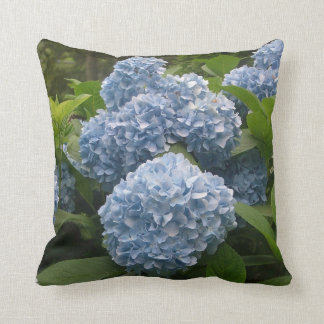 Sierkussen van blauwe hydrangea