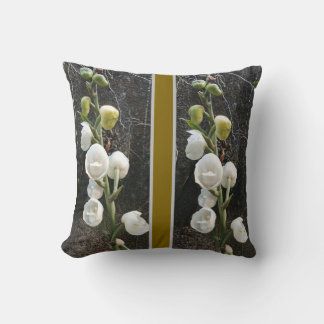 Sierkussen van de witte bloemen