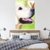 Sierkussen voor labrador en vlinder canvas afdruk (Insitu (Slaapkamer))