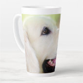 Sierkussen voor labrador en vlinder latte mok (Linkerhoek)