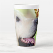 Sierkussen voor labrador en vlinder latte mok (Voorkant)