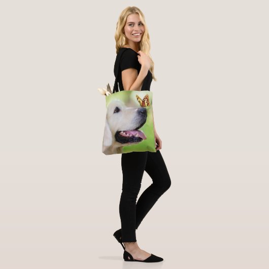 Sierkussen voor labrador en vlinder tote bag (Op model)
