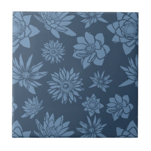 Sierlijk donkerblauw bloemmotief tegeltje