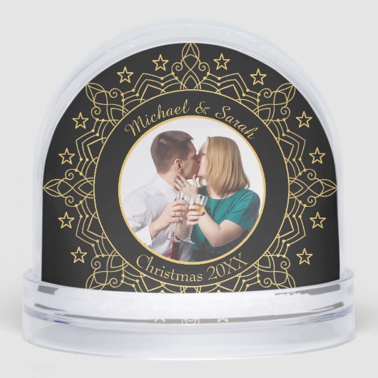 Sierlijk zwart en gouden fotolijstje op maat sneeuwbol (Voorkant)