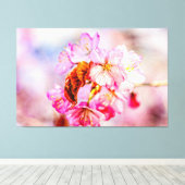 Sierlijke bos roze kersenbloesem in de lente canvas afdruk (Insitu (Houten vloer))