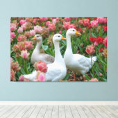 Sierlijke ganzen in Blooming Garden Dierenvriend Canvas Afdruk (Insitu (Houten vloer))