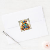 Sierlijke gouden letter A met kroonlijstontwerp Vierkante Sticker (Envelop)