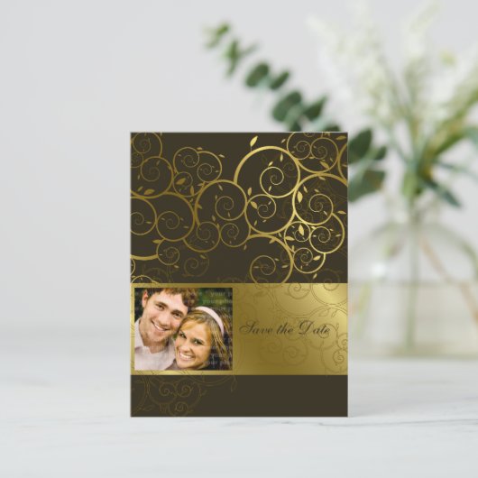 Sierlijke gouden spiraal wijnstok Save the Date Br Aankondigingskaart (Staand voorkant)