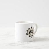 Sierlijke Lotus – Inktborstel op Bloem Espresso Kop (Voorkant rechts)