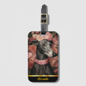 Sierlijke windhond omringd door bloeiende rozen bagagelabel (Voorkant (verticaal))