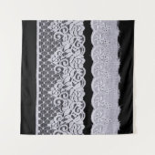 Sierlijke witte kant, geïsoleerd op een zwarte ach wandkleed (Voorkant (horizontaal))