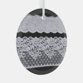 Sierlijke witte kant, geïsoleerde zwarte achtergro glas ornament (Voorkant Rechts)