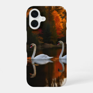 Sierlijke witte zwanen glijden over herfstvijver iPhone 16 hoesje
