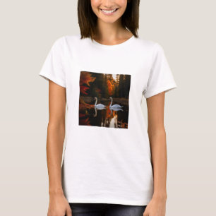 Sierlijke witte zwanen glijden over herfstvijver t-shirt