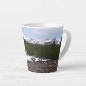 Sierra Nevada bergen en sneeuw op Yosemite Latte Mok (Rechterhoek)