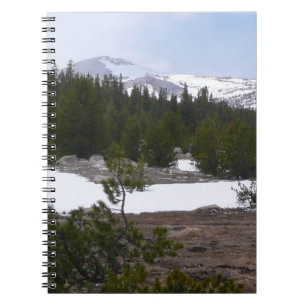 Sierra Nevada bergen en sneeuw op Yosemite Notitieboek