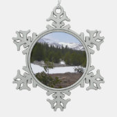 Sierra Nevada bergen en sneeuw op Yosemite Tin Sneeuwvlok Ornament (Voorkant)