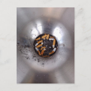 Sigarette Butts in Silver Smokers Ashtray, Funny Briefkaart