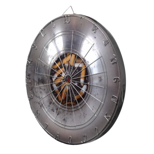 Sigarette Butts in Silver Smokers Ashtray, Funny Dartbord (Voorkant Rechts)