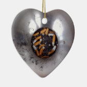 Sigarette Butts in Silver Smokers Ashtray, Funny Keramisch Ornament (Rechts)