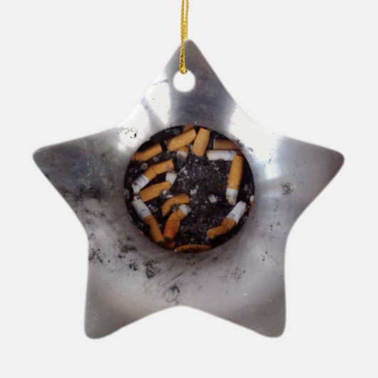 Sigarette Butts in Silver Smokers Ashtray, Funny Keramisch Ornament (Voorkant)